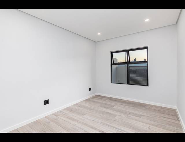 4 BEDROOM FREEHOLD FOR SALE IN SANDOWN